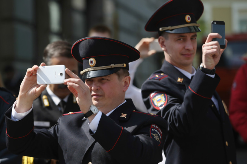 Почему московской полиции запретили пользоваться соцсетями и мессенджерами